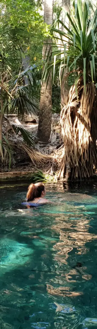 Morgendliches Schwimmen in den Thermalpools